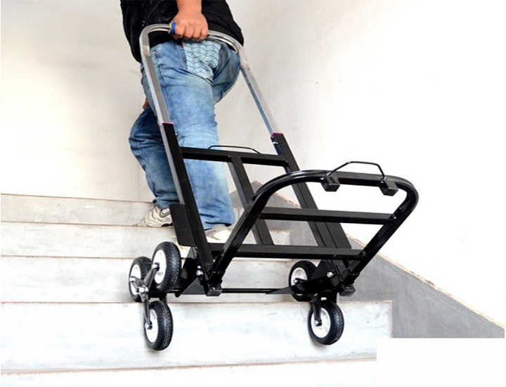 Bánh xe đẩy có thể sử dụng để di chuyển hàng hóa qua cầu thang không?